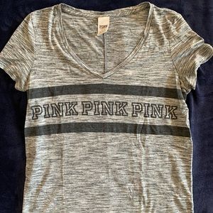 VS PINK v-neck T-shirt sz M
